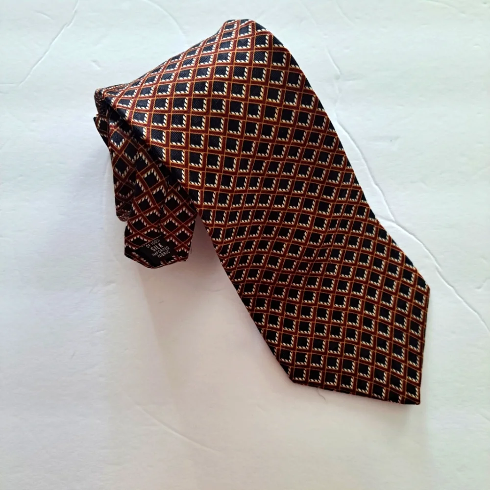 NEO BILL BLASS 100% Silk Multicolored Diamond Shapes Design Tie
